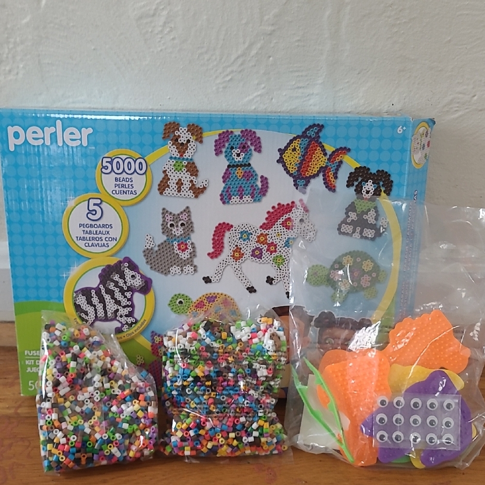 Perler Bead Craft Kit with 5000 Beads, Almost NIB